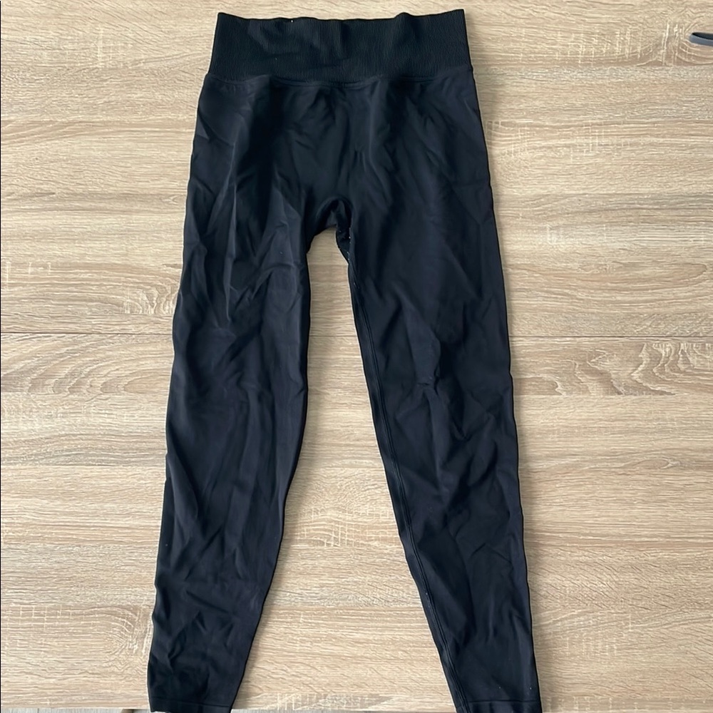 Black Leggings with Wide Waistband and Tapered Ankle Design